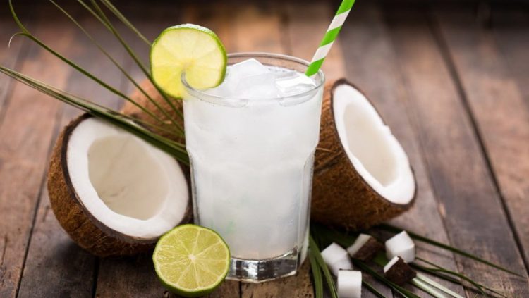 Minuman kelapa muda yang segar dan menyegarkan. (DOK)