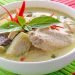 Menu Lebaran yang tak pernah ketinggalan, opor ayam. DOK.(LAMPUNG POST)