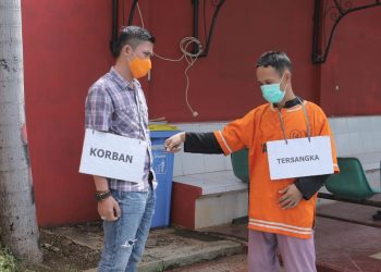 Adik Tusuk Kakak karena Dendam