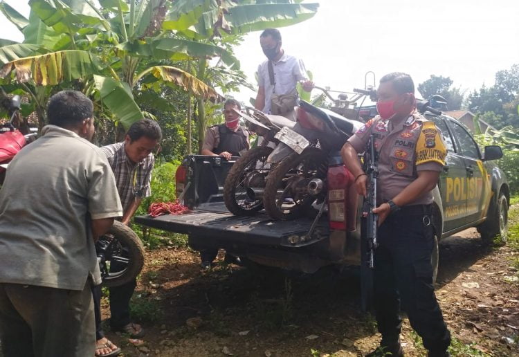 Polisi Sita 66 Motor dan 6 Ayam dari Arena Sabung