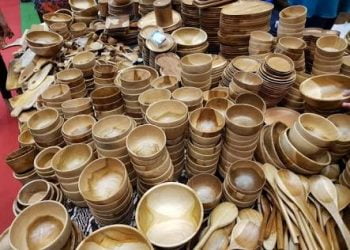 Perkakas rumah tangga dari bahan kayu. (ALMPUNG POST/ATIKA)