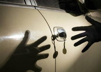 Pasutri Mencuri Mobil Menggunakan Kunci Serep