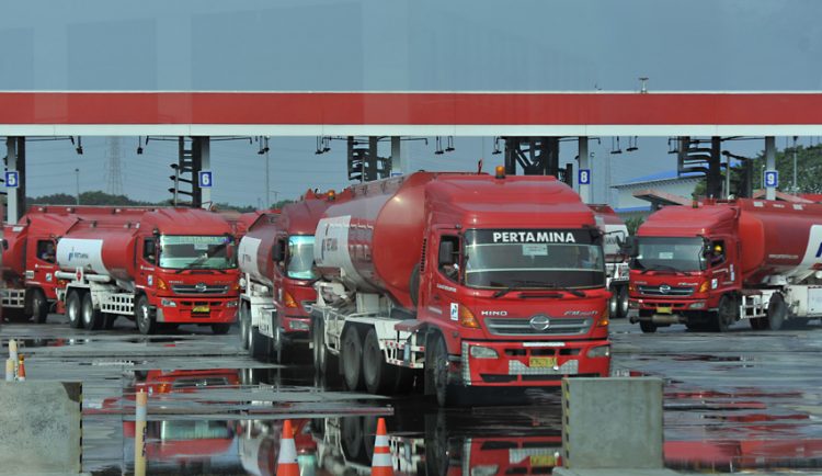 Pertamina Bantu Korban Banjir di Kalbar