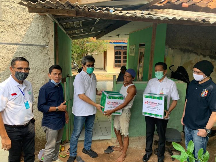 Sinar Mas Land Serahkan Bantuan Bahan Pangan