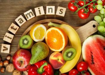 Warga Waisari Dapat Vitamin dan Masker