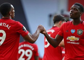 Striker Manchester United Anthony Martial (kiri).(AFP/MICHAEL STEELE)