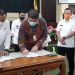 Sekretaris Daerah Provinsi Lampung, Fahrizal Darminto, menghadiri acara Penandatanganan Addendum Perjanjian Kerjasama dan Monitoring Evaluasi Pelaksanaan Jamkesda Provinsi Lampung di Gedung Pusiban, Rabu, 1 Juli 2020. Dok 