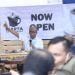 DISKUSI. Tokoh pers Lampung, Bambang Eka Wijaya, saat diskusi tata cara penulisan kolom usai peresmian Warta Kopi, di Kantor PWI Lampung, Selasa (7/7). Ia menilai pemerintah dan DPR harus segera merevisi sejumlah pasal dalam Undang-Undang Nomor 11 Tahun 2008 tentang Informasi dan Transaksi Elektronik (ITE).
n LAMPUNG POST/ZAINUDDIN