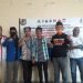 KUNJUNGI IKMAPAL. Ketua DPD KNPI Bandar Lampung Iqbal Ardiansyah dan jajaran ketua OKP PMII, GKMI, GMNI, HMI, KAMI, GP Ansor, dan PMKRI saat mengunjungi Ikatan Mahasiswa Papua Lampung (Ikmapal) di pelataran Rumah Susun Mahasiswa (Rusunawa) Universitas Lampung, Minggu (26/7). n LAMPUNG POST/EKA SETIAWAN