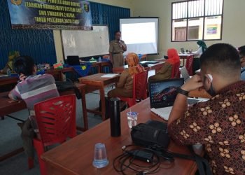 WORKSHOP IT. Guru SMK Swadhipa 2 Natar, Lampung Selatan, mengikuti workshop IT di sekolah setempat, kemarin. Workshop berisi materi tentang learning management system. n ISTIMEWA