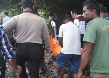 Wanita Ditemukan Terapung