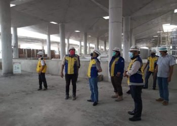 Ratusan Pedagang yang Terpaksa Sabar karena Proyek Molor