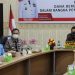 PEMULIHAN EKONOMI. Gubernur Lampung Arinal Djunaidi menghadiri kegiatan Penyaluran Dana Bergulir untuk Koperasi dalam Rangka Pemulihan Ekonomi Nasional secara virtual melalui video conference di ruang command center, Kamis (23/7). Pada kesempatan tersebut, Presiden RI Joko Widodo menegaskan penyaluran dana bergulir koperasi ini diharapkan mampu menggerakkan perekonomian sebagai salah satu upaya dalam pemulihan ekonomi nasional.
n DOK PEMPROV LAMPUNG