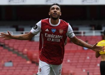 STRIKER ARSENAL PIERRE. Striker Arsenal Pierre Emerick Aubameyang merayakan mencetak gol ketiga mereka selama pertandingan sepak bola Liga Primer Inggris antara Arsenal dan Watford di Stadion Emirates di London, Senin (27/7).
AFP / NEIL HALL
