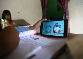 Belajar dari rumah efektif bagi masyarakat perkotaan. (DOK.LAMPUNG POST)