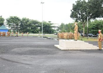 Bupati Lamtim Zaiful Bokhari saat memimpin apel mingguan jajaran ASN Pemkab Lamtim, Senin (6/7/2020). Dok Pemkab Lamtim