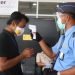 SKENARIO KENORMALAN BARU BANDARA. Petugas mengecek suhu tubuh dan menyemprotkan cairan disinfektan kepada calon penumpang di Terminal Keberangkatan Bandara Radin Inten II Lampung Selatan, Jumat (28/8). Bandara Radin Inten II Lampung Selatan telah melakukan penyesuaian operasional dalam menghadapi skenario kenormalan baru di tengah pandemi Covid-19 melalui penyiapan berbagai fasilitas, personel, dan prosedur operasional bandara.
n LAMPUNG POST/SUKISNO