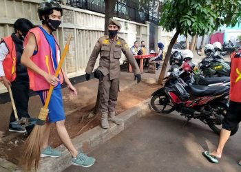 250 Kendaraan Umum Dipasang Stiker Imbauan