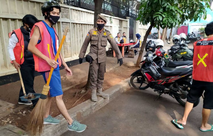 250 Kendaraan Umum Dipasang Stiker Imbauan