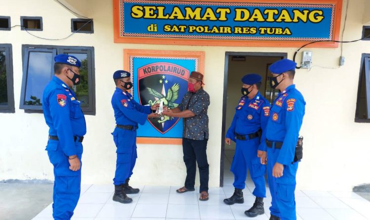 Warga Serahkan Pistol Rusak ke Polisi