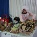 UMKM. Perajin kain tapis Lampung sedang menata barangnya saat Festival Buatan Lokal di halaman Kantor Lampung Post, Senin (10/8). Menteri Koperasi, Usaha Kecil, dan Menengah (KUKM) Teten Masduki meminta pelaku usaha mikro, kecil, dan menengah (UMKM) proaktif mendaftarkan diri ke Dinas Koperasi di wilayah masing-masing untuk masuk sistem perbankan.
LAMPUNG POST/HENDRIVAN GUMALA