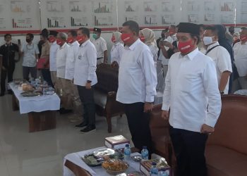 Van 22.16REKOMENDASI GERINDRA. Para bakal calon bupati yang akan berlaga pada Pilkada 2020 hadir saat akan menerima surat rekomendasi di DPD Gerindra Lampung di Tanjungkarang Barat, Bandar Lampung, Kamis (27/8). Untuk Pilkada Way Kanan, rekomendasi Partai Gerindra diberikan kepada pasangan bakal calon bupati dan wakil bupati Way Kanan Juprius-Rina.
LAMPUNG POST/SALDA ANDALA