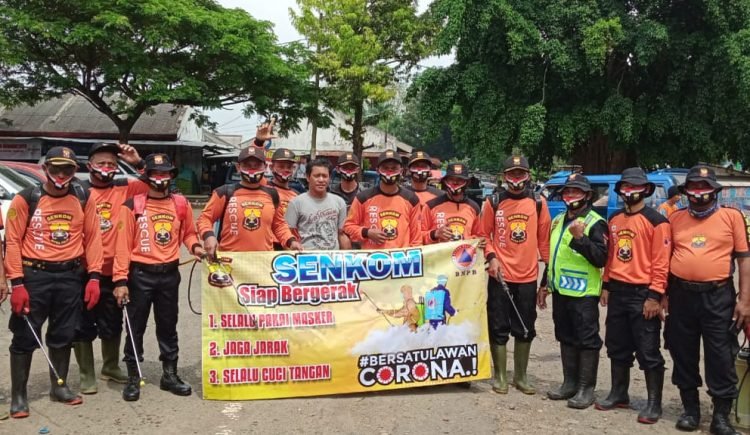 Penyemprotan Disinfektan Cegah Penyebaran Covid-19