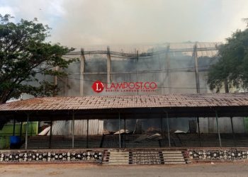 Proyek Pembangunan di GOR Saburai Terbakar