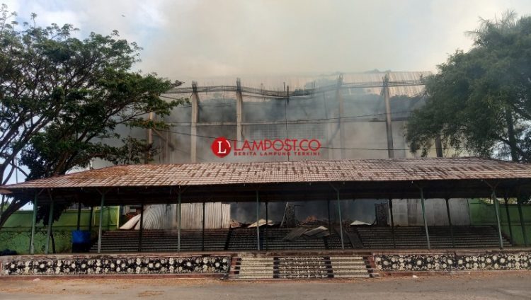 Proyek Pembangunan di GOR Saburai Terbakar