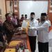 PENDAFTARAN BAKAL CALON WALIKOTA METRO. Pasangan bakal calon Walikota Metro Wahdi Sirajuddin dan Qomaru Zaman saat mendaftarkan diri dalam Pemilihan Walikota Metro tahun 2020 di KPU Kota Metro, Jum'at (4/9).
LAMPUNG POST / BAMBANG PAMUNGKAS