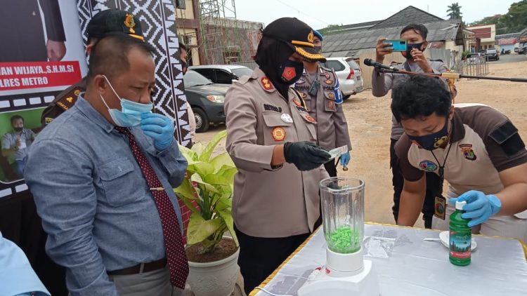 740 Butir Pil Ekstasi di Blender