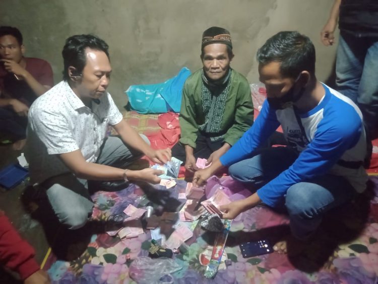 Dukun Menipu Pakai Uang Mainan