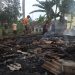 RUMAH TERBAKAR. Rumah warga di Dusun Siringbabaran, Desa Sukajaya, Kecamatan Katibung, Lampung Selatan, ludes terbakar, pada Jumat (30/10). DOK LAMPUNG POST