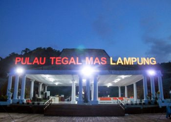 PULAU TEGAL MAS MULAI BUKA KEMBALI. Suasana di Pulau Tegas Mas, Pesawaran, Lampung, saat sore hari. Tempat wisata Pulau Tegal Mas, Puncak Mas, dan Bukit Mas mulai dibuka kembali namun dengan tetap mengedepankan protokol kesehatan 3M.
ISTIMEWA