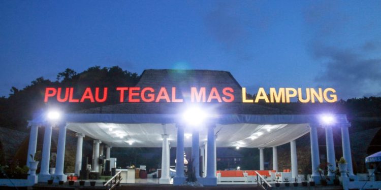 PULAU TEGAL MAS MULAI BUKA KEMBALI. Suasana di Pulau Tegas Mas, Pesawaran, Lampung, saat sore hari. Tempat wisata Pulau Tegal Mas, Puncak Mas, dan Bukit Mas mulai dibuka kembali namun dengan tetap mengedepankan protokol kesehatan 3M.
ISTIMEWA