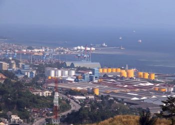 EKSPOR LAMPUNG. Suasana Pelabuhan Panjang, Bandar Lampung, sebagai salah satu sektor perekonomian Lampung, Rabu (30/9). Nilai ekspor Provinsi Lampung pada Agustus 2020 mencapai 207,37 juta dolar AS. Angka ini mengalami penurunan sebesar 69,48 juta dolar atau turun 25,10% dibanding dengan ekspor Juli 2020 yang tercatat 276,85 juta dolar.
LAMPUNG POST/SUKISNO