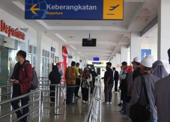 BANDARA RADIN INTEN II LAMPUNG SELATAN. Suasana di terminal keberangkatan Bandara Radin Inten II Lampung Selatan, beberapa waktu yang lalu. Pemprov Lampung terus melakukan pengembangan kawasan kesehatan di Bandara Radin Inten II. Salah satunya dengan rencana pembangunan rumah sakit internasional.
LAMPUNG POST/SUKISNO