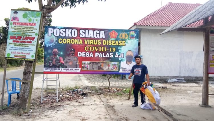 Salah satu desa di Kecamatan Palas, Lampung Selatan, yang mendirikan posko siaga covid-19, Sabtu (24/11/2020). Armansyah