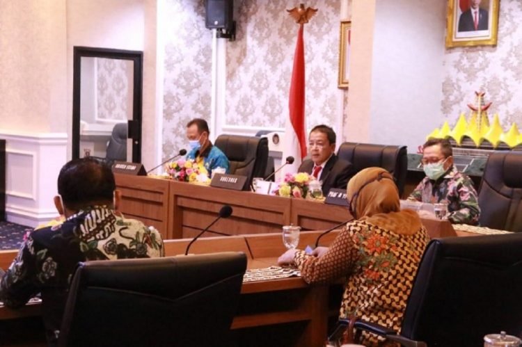 Gubernur Lampung Arinal Djunaidi memimpin rapat finalisasi persiapan launching Program Kartu Petani Berjaya, Jumat (2/10/2020).(Dok. Diskominfotek)