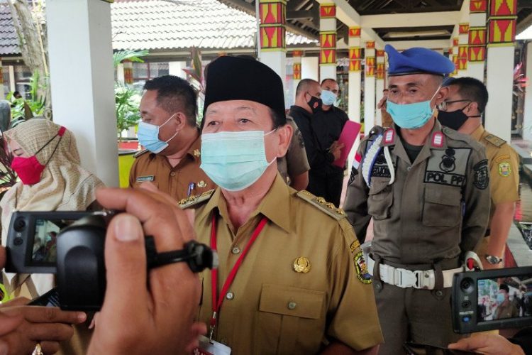 Gerakan kampanye memakai masker oleh Wali Kota Bandar Lampung Herman HN. (ANTARA)