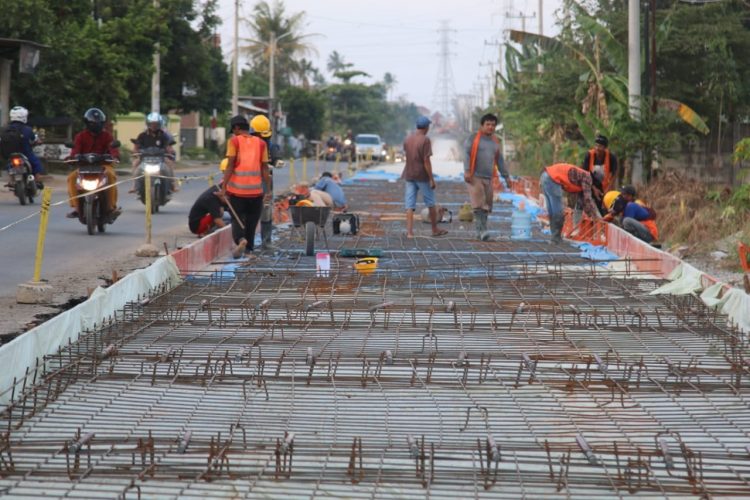 Mobil Pengangkut Pekerja Tol Alami Kecelakaan