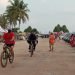 PENGUNJUNG RAMAI. Kondisi akhir pekan kemarin, Pantai Sebalang di Desa Tarahan, Kecamatan Katibung, Lampung Selatan, masih ramai dikunjungi wisatawan. DOK LAMPUNG POST