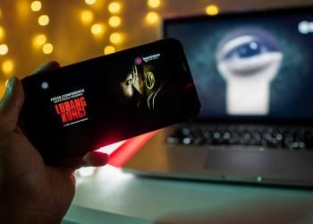 Dibalik Lubang Kunci Hadir di Maxstream