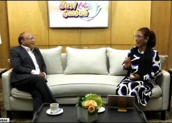 Presiden Direktur Metro TV, Don Bosco Selamun (kiri) dalam acara Susi Cek Ombak. (Dok. Metro TV)