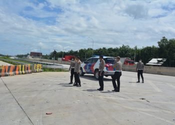 MENGAWASI KESIAPAN TOL JTTS. Direktorat Lalu Lintas (Ditlantas) Polda Lampung mengawasi kesiapan Jalan Tol Trans-Sumatera (JTTS) menghadapi libur Natal 2020 dan Tahun Baru 2021.
DOK DITLANTAS POLDA LAMPUNG