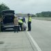 Anggota Direktorat Lalu Lintas (Ditlantas) Polda Lampung membantu pengemudi mobil yang mengalami masalah di Jalan Tol Trans-Sumatera (JTTS).
DOK DITLANTAS POLDA LAMPUNG