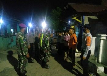 PENGAWASAN PROTOKOL KESEHATAN. Tim Patroli Satuan Tugas (Satgas) Penanganan Covid-19 Kota Bandar Lampung melakukan pengawasan tentang protokol kesehatan di semua titik yang ada di Kota Tapis Berseri untuk mencegah penyebaran Covid-19.
DOK PEMKOT BANDAR LAMPUNG