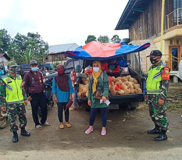 Aparat Operasi Pasar Tegakkan 3M
