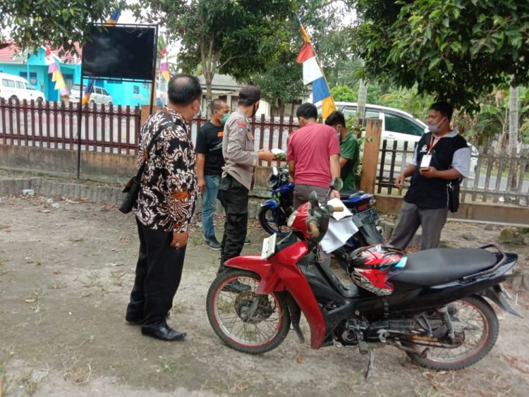 Dua Pria Curi Kendaraan di Pekarangan Rumah