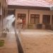 Petugas BPBD Lambar saat menyemprot disinfektan perkantoran Pemkab Lambar, Jumat (18/12).